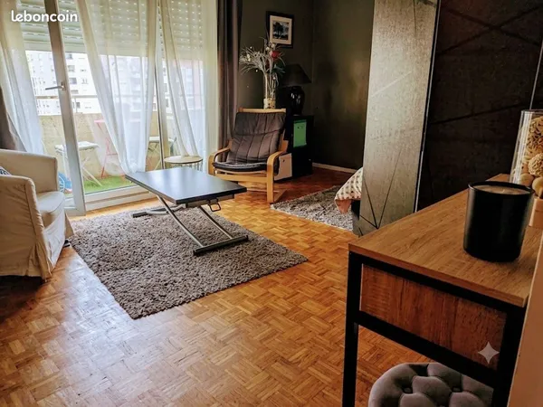 Appartement T2 de 53 m² avec balcon et box fermé - Villeurbanne Charpennes