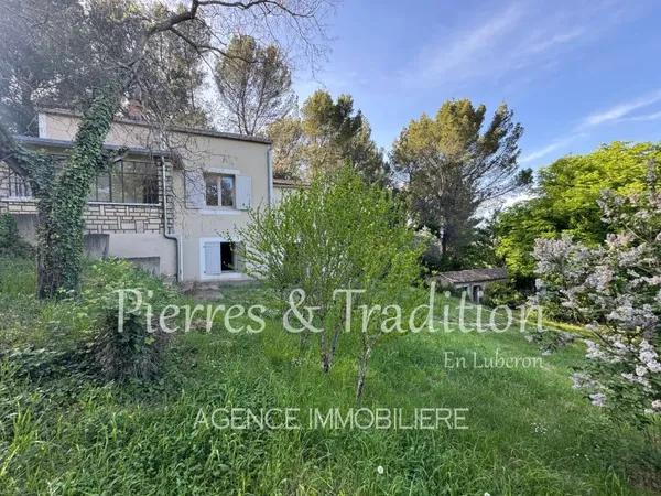 Jolie maison avec un beau terrain et dépendance