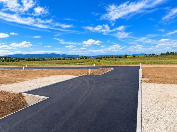 Terrain 325 m²