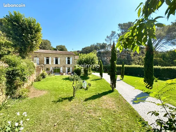 Mas 6 pièces 249 m²