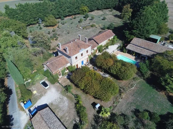 Superbe Ancien Prieuré Bien Rénové Avec Piscine, Mares et Parc Clos