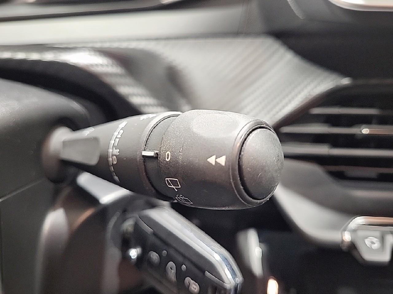 Peugeot 208 puretech 75 s&s bvm5 like — photo 19