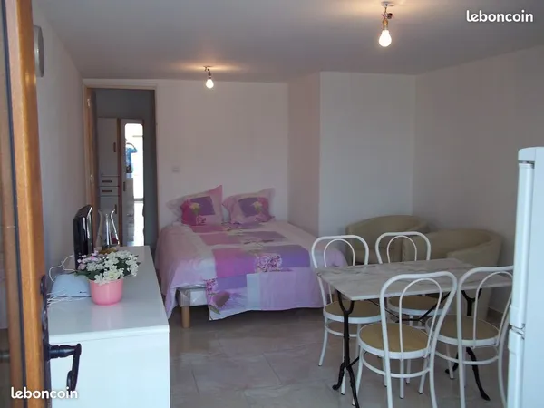 Studio meublé avec courette et paking