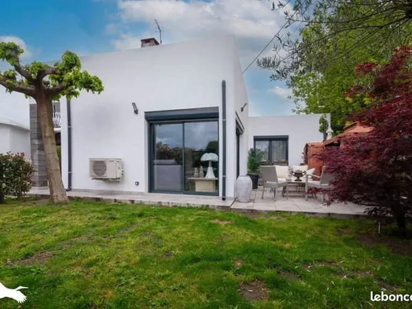Maison 8 pièces 217 m²