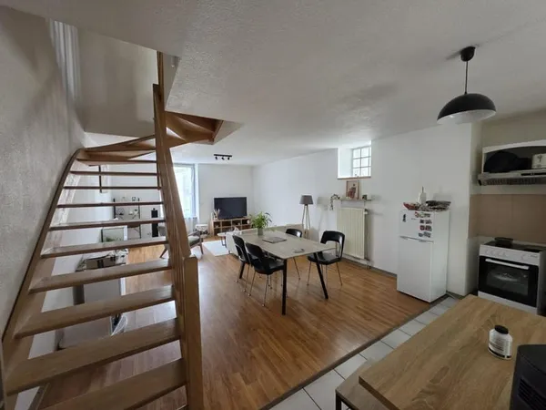 A LOUER TYPE 3 EN DUPLEX PLEIN CENTRE RUMILLY