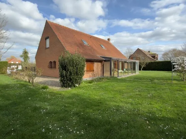 VILLA INDIVIDUELLE DE SEMI PLAIN PIED SUR PLUS DE 1300 M²