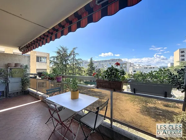 T4 de 87 m2 traversant avec balcons et garage fermé - Villeurbanne