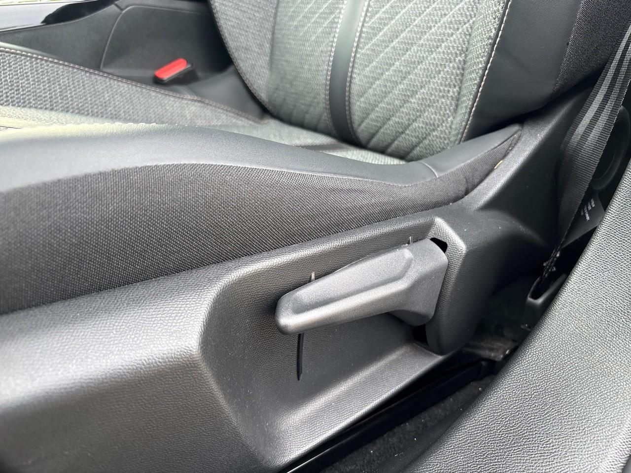 Peugeot 2008 1.2 puretech 130ch s&s allure eat8 — photo 13