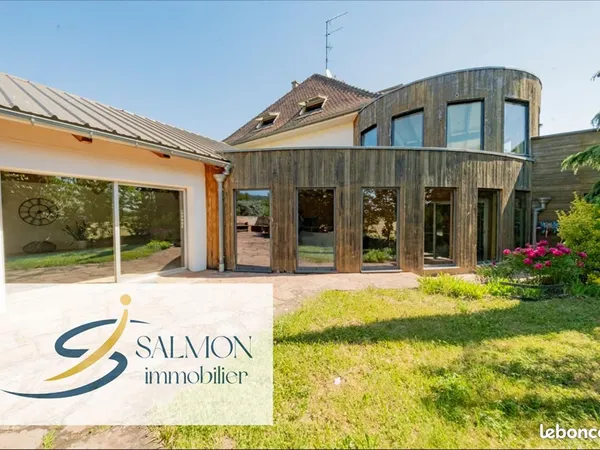 Villa 7 pièces 235 m²