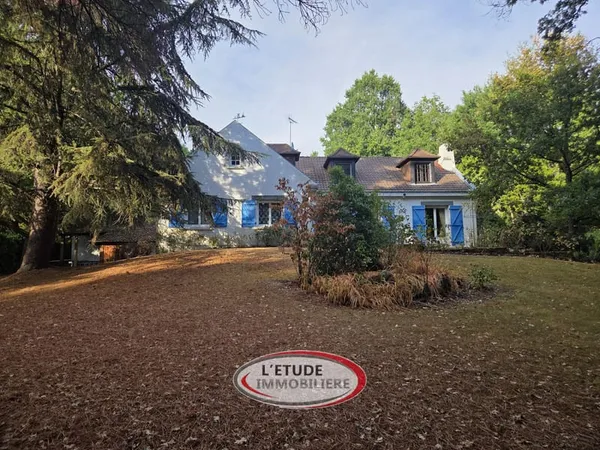 St Mars de Coutais village : maison cossue, volumes intérieu