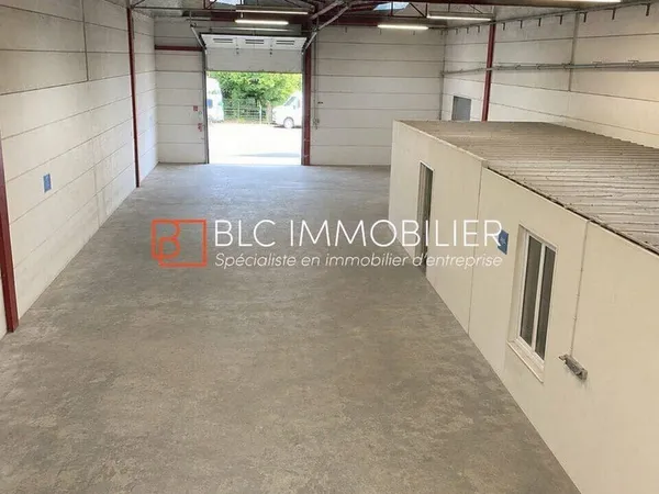 Local d'activité 1210 m²