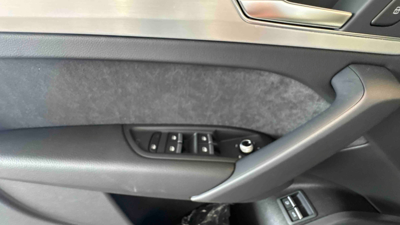 Audi Q5 50 TFSIe 299 S tronic 7 Quattro — photo 12