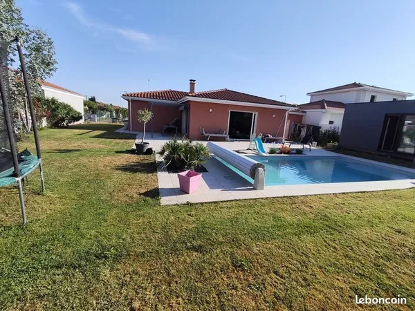 Maison plain-pied récente - 118 m² avec piscine climatisation double garage + dépendance- Saint-Ramb