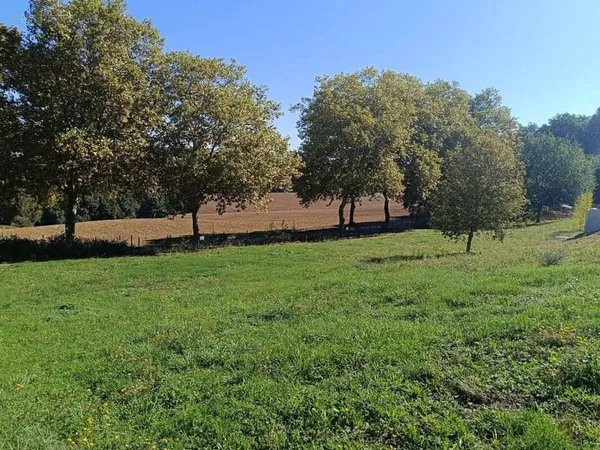 Terrain de 1620 m2 AUREVILLE