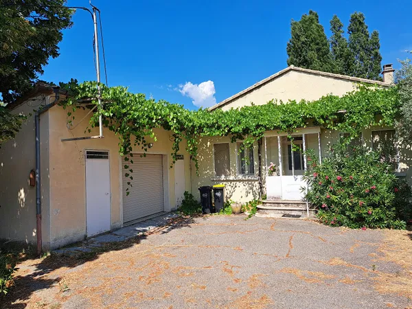 Maison de plain-pied avec fort potentiel dans un cadre naturel privilégié