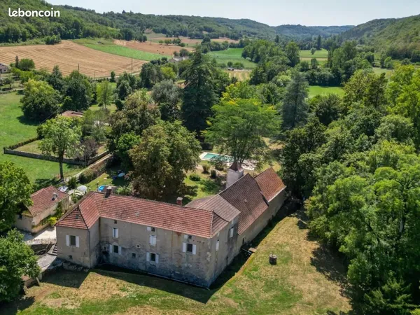 Maison 17 pièces 415 m²