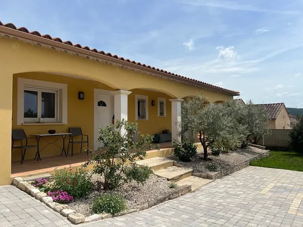 Maison plein pied avec piscine