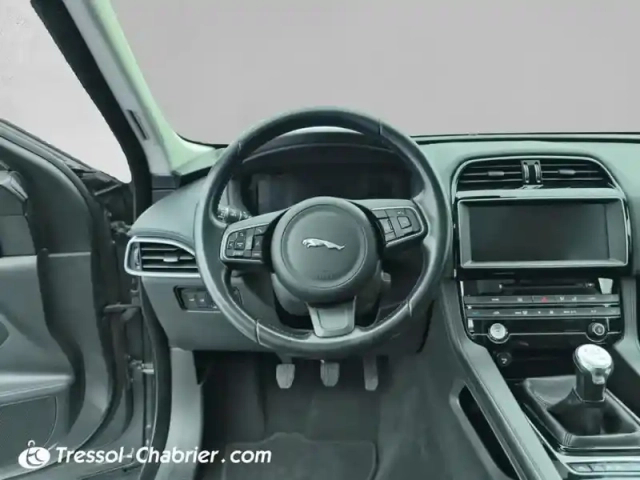 Jaguar F-Pace 2.0 d - 180 awd portfolio — photo 26