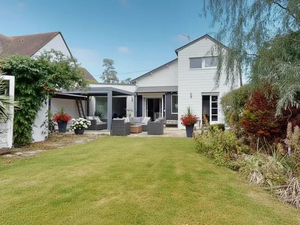 Magnifique maison avec piscine et cadre verdoyant
