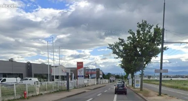 Commerce mobilier/décoration 100 m²