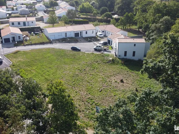 Terrain à bâtir entièrement viabilisé - 700m² - Saint Maixent sur vie