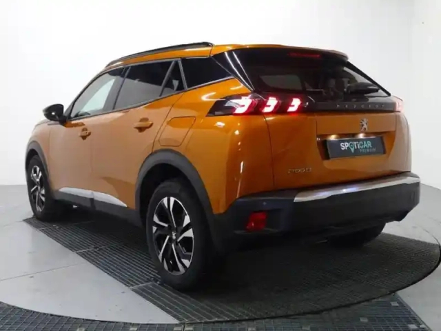 Peugeot 2008 1.2 puretech 100ch s&amp;s allure pack — photo 10