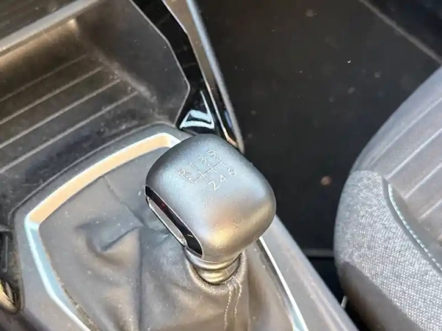 Peugeot 208 puretech 100 s&amp;s bvm6 — photo 14