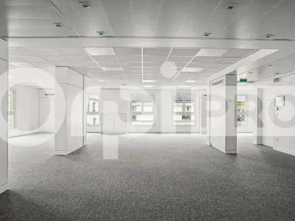 Bureau 330 m²