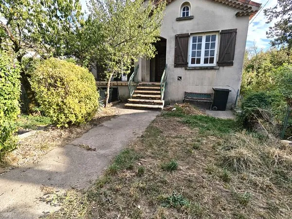 Vente Bron maison individuelle avec jardin et garage à rénover