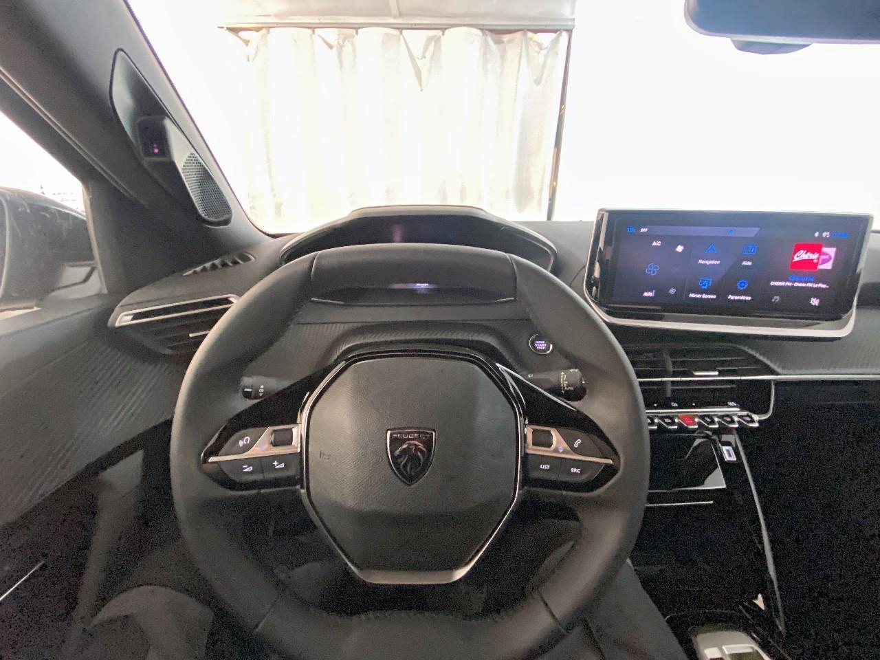 Peugeot 2008 hybrid 145 ch e-dcs6 allure — photo 12
