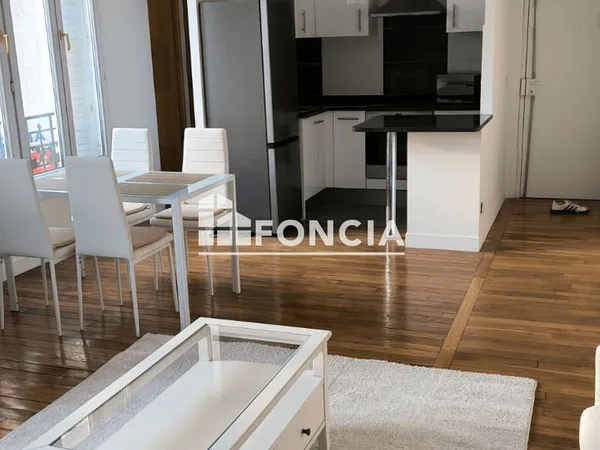 500 metres de la gare de Villeneuve Saint Georges. Appartement refait a neuf dans bel immeuble