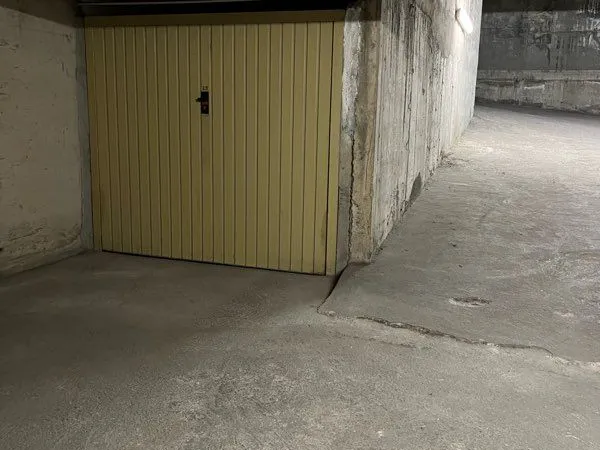 Garage box fermé 19 m2 Tassigny