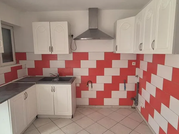 Maison 82m² - 3 ch, jardin, pergola et dépendance - Denain