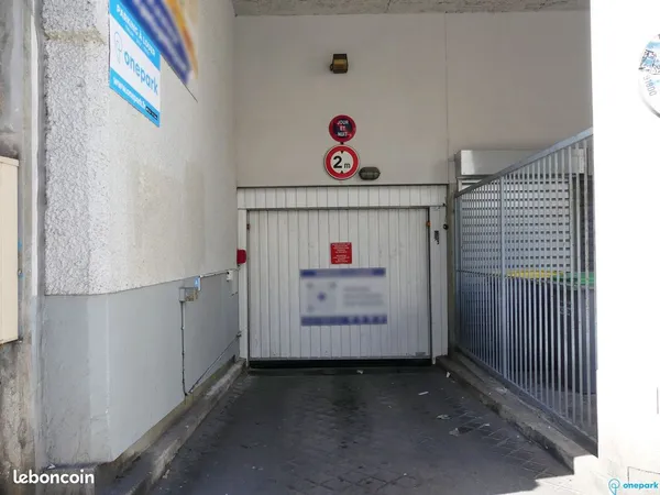 Parking/box 12 m² PARIS 11