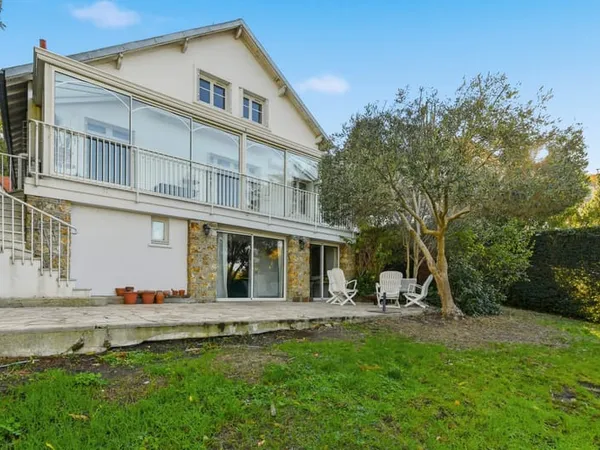 Maison familiale avec jolie vue dégagée