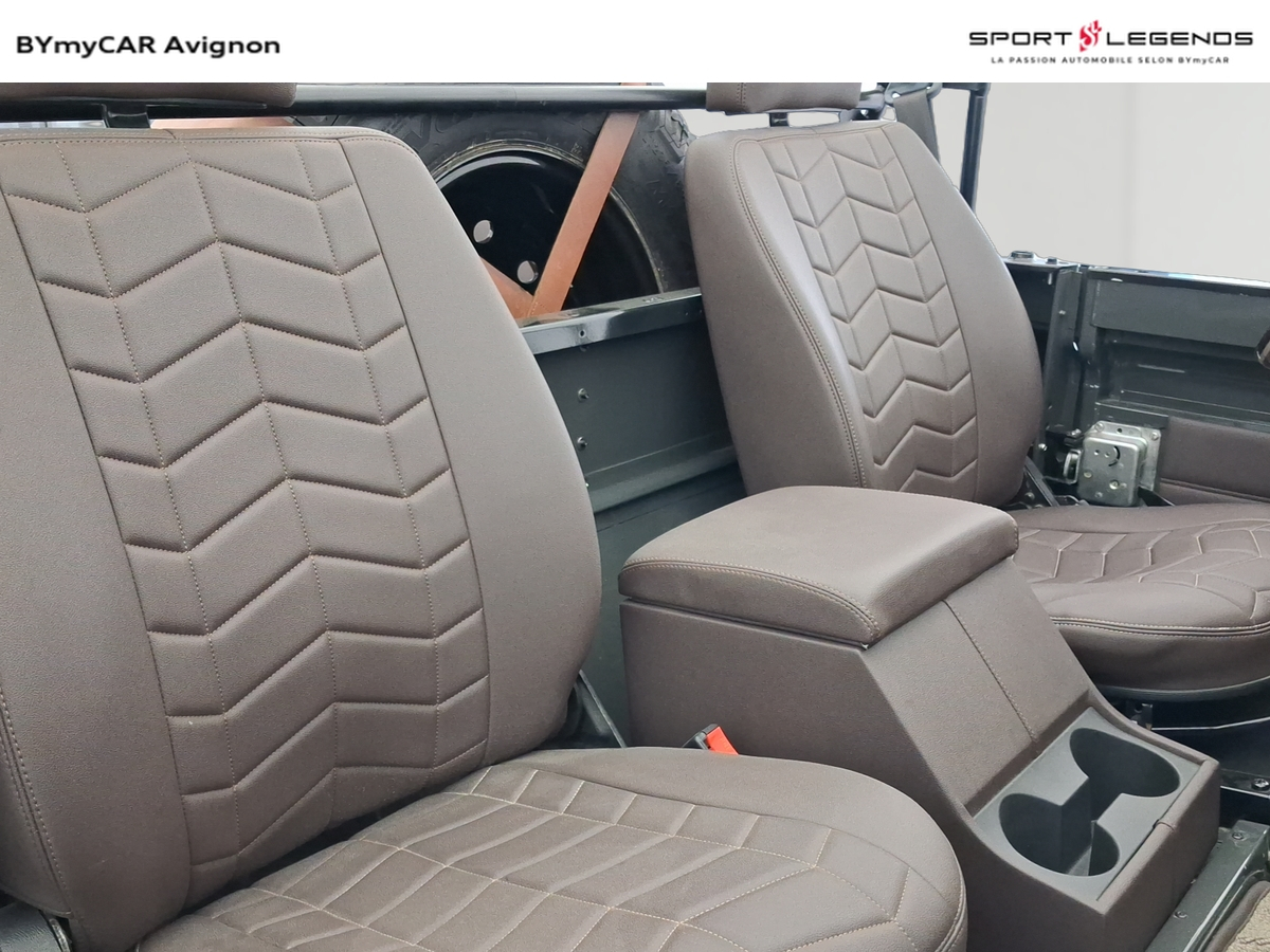 Land Rover HEDONIC - LAND [OF] RECREATION - V8 SOFT TOP CUSTOM — photo 26
