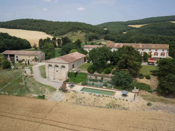 Propriété 27 pièces 827 m²