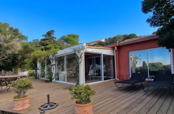 Ensemble immobilier sur l'Ile du levant