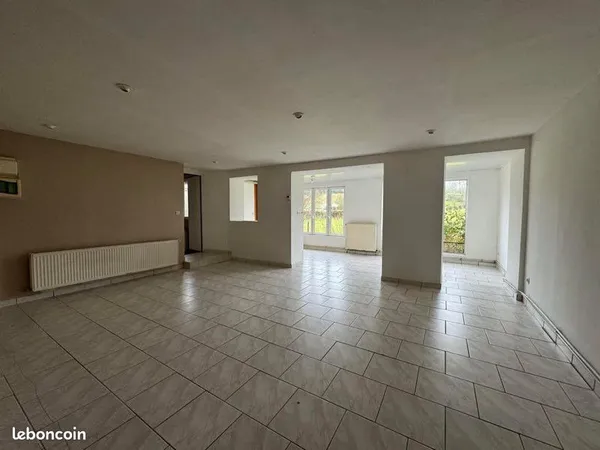 Appartement T3 de 78,43 m² situé en rez-de-chaussée avec cour privative