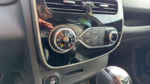 Renault Clio 1.2 TCe 120 EDC - Initiale Paris – 2016 – 120969 km – Essence – Boîte Automatique — photo 15