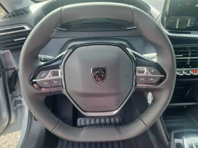 Peugeot 208 hybrid 110 ch e-dcs6 — photo 9