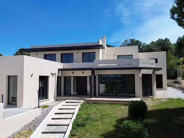 Maison 8 pièces 315 m²