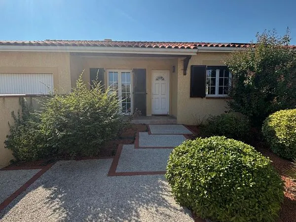 Maison de plain-pied rénovée, 5 pièces avec jardin et vue dégagée