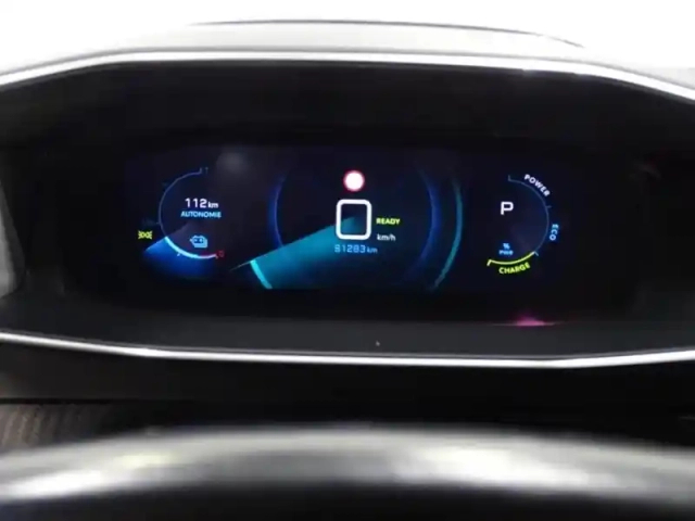 Peugeot 2008 e- 136ch gt — photo 15
