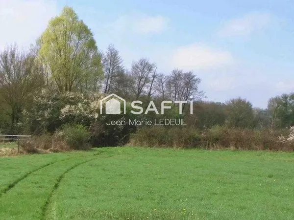 Terrain à bâtir, libre de constructeur.