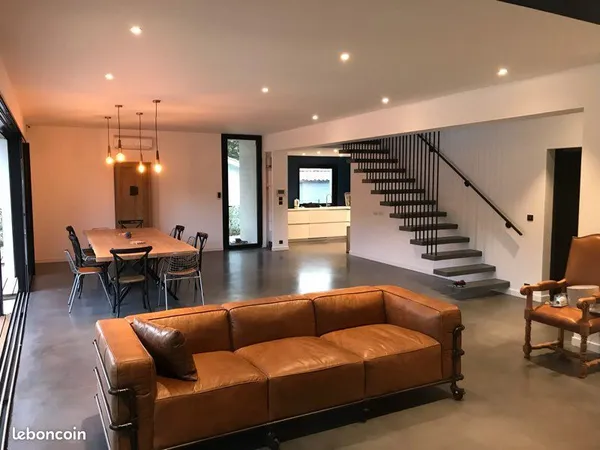 Villa avec jardin et piscine