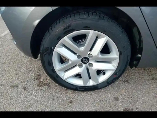 Renault Clio 1.5 blue dci 100ch evolution — photo 6