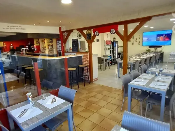 À VENDRE – Fonds de commerce RESTAURANT / BAR avec Boulodromes + Logement à 17kms de Blois