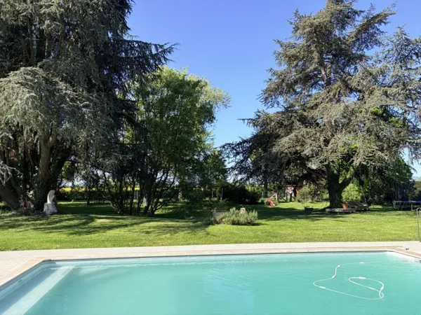 PROPRIETE 12 PIECES - 486M2 - IDEAL CHAMBRES D HOTES - BELLEVILL
