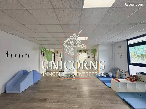 Local commercial 220 m²
